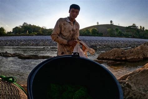 Thais Living Along Mekong Struggle from Drought, Effects of Dams ...