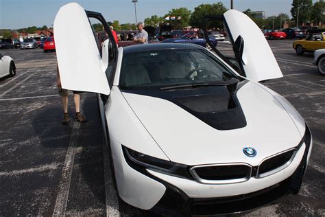 BMW i8's wicked butterfly doors [OC] [4272x2848] : r/carporn