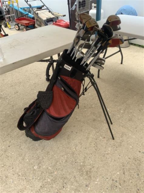 Golden Bear golf bag with assorted clubs lot 2684 | EstateSales.org