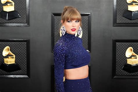 Taylor Swift Grammys 2022