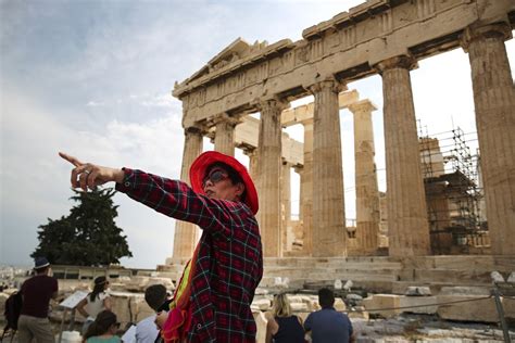 Chinese Tourists Are Reshaping World Economy - Bloomberg