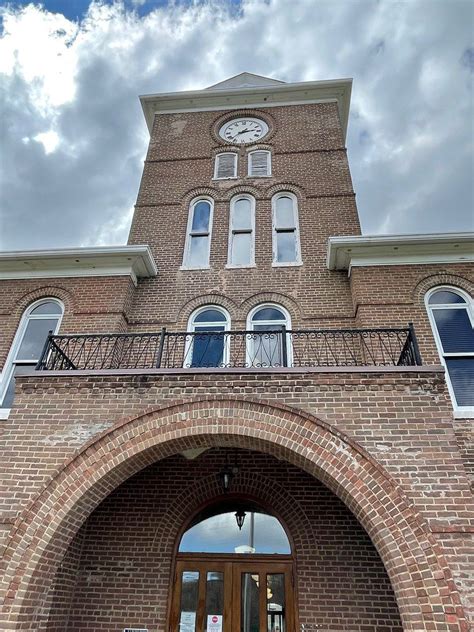 Entryway of Meigs County Courthouse in Decatur, Tennessee. Built in ...