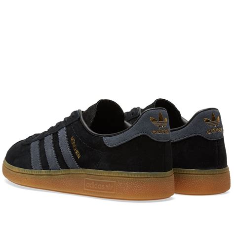 Adidas Munchen Core Black & Dark Grey | END. (ES)