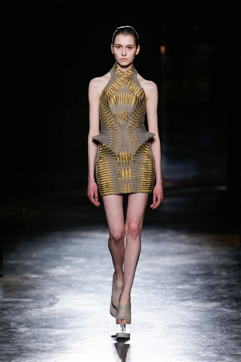 Iris van Herpen Catwalk Fashion Show Womenswear FW2016 | Team Peter Stigter, catwalk show ...