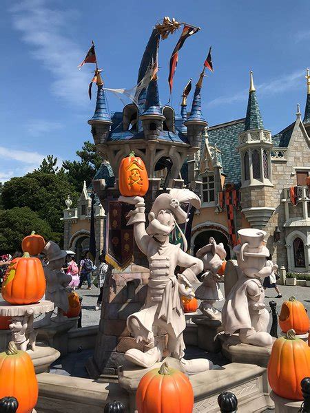 Halloween at the Tokyo Disney Resort - Designing Disney