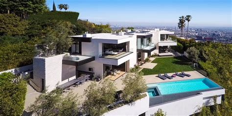 Why a $32 million Hollywood mansion hasn't sold | Fortune