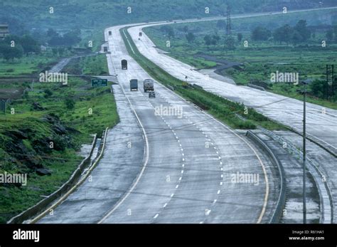 Mumbai Pune Expressway, Mumbai Pune highway, Maharashtra, India Stock Photo - Alamy