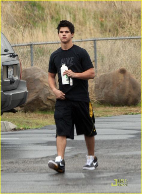 Taylor Lautner Takes It To The Gym | Photo 55211 - Photo Gallery | Just ...