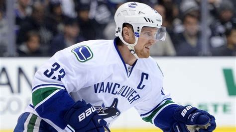 Henrik Sedin's NHL ironman streak ends at 679 games | CBC Sports