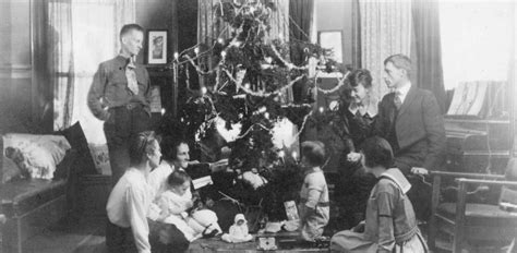 11 Old Christmas Traditions That Few Families Do Anymore | LittleThings.com