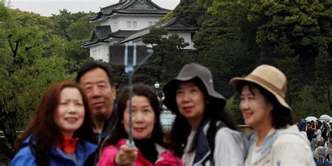 40% of Japan tourism companies see no China rebound until 2024: poll ...