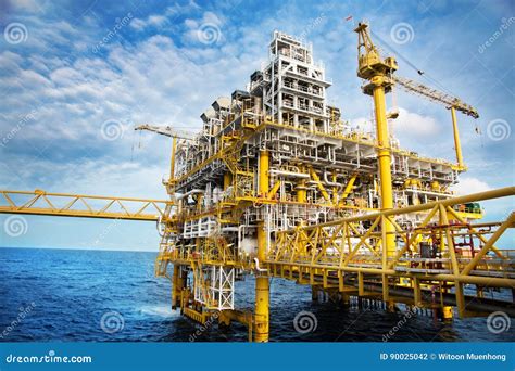 Oil and Gas Platform in the Gulf or the Sea, the World Energy, O Stock ...