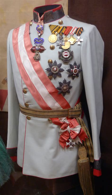 Pin by Nicolas Vandevoorde on Order of the Golden Fleece | Military uniform fashion, Military ...