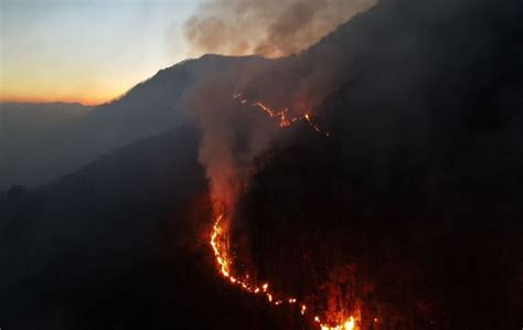 Wildfires in NC mountains: 2 rapidly expand to 900 acres