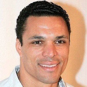 Tony Gonzalez - Age, Family, Bio | Famous Birthdays