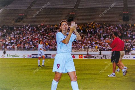 Mia Hamm of USA Soccer breaks world record for most international goals ...