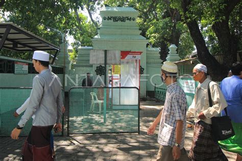 MAKAM SUNAN AMPEL BUKA KEMBALI BAGI PEZIARAH | ANTARA Foto