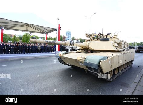 Poland: Tanks of US army join military parade on celebration day of the ...