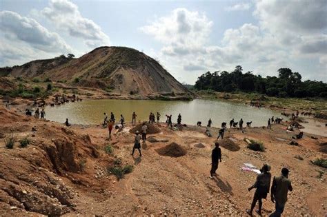 Miners Found a 706-Carat Diamond in Sierra Leone. Who Should Get the Profit? - The New York Times