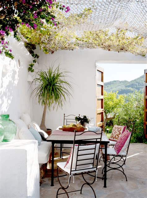 46 Delightful Mediterranean Outdoor Areas - DigsDigs