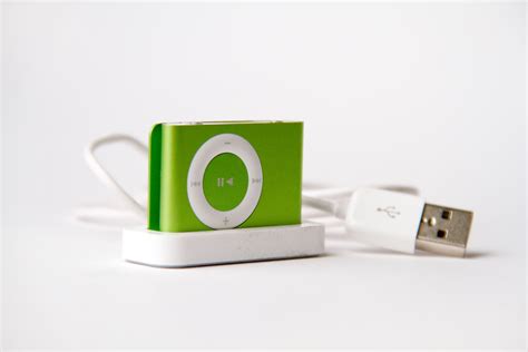 File:Apple iPod Shuffle second generation green.jpg - Wikimedia Commons