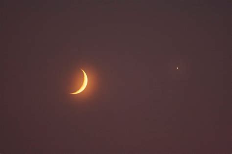 Conjunction: Crescent Moon with Venus September 8, 2013 [Stellar ...