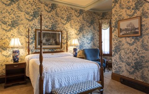 Chambers in the Castle - Finger Lakes Lodging | Belhurst Castle