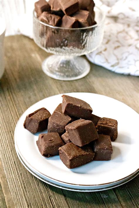 Easy 4 Ingredient Microwave Chocolate Fudge - Rachel Teodoro