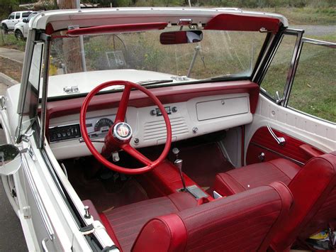 Jeepster Commando convertible interior