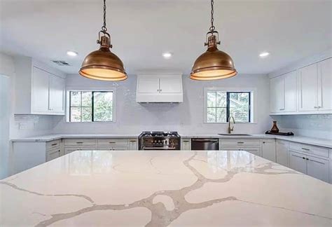 Calacatta Quartz Countertops (15 Types & Design Guide)