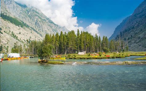 15 of the Most Beautiful Lakes in Pakistan | Zameen Blog