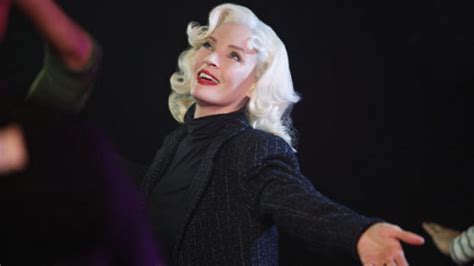 Uma Thurman as Marilyn Monroe In SMASH First Look - FilmoFilia