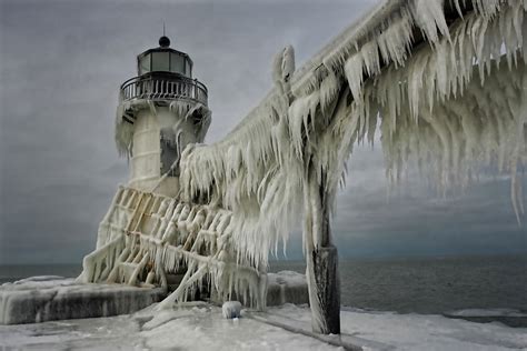 Stunning Frozen Lighthouses Caught In The Winter’s Icy Grip On Lake Michigan