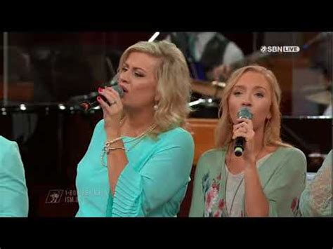 He's Alive Medley- FWC Singers - YouTube