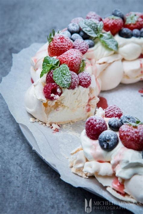 Christmas Pavlova Wreath For Christmas Day | Greedy Gourmet | Recipe | Christmas food desserts ...