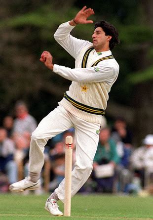 Wasim Akram Bowling Pictures ~ Sports Wallpapers Cricket wallpapers ...