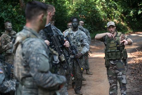 160607-A-HF870-201.JPG | A French Army instructor at the Jun… | Flickr