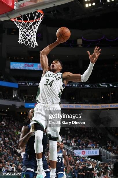 Giannis Antetokounmpo Dunk Photos and Premium High Res Pictures - Getty ...