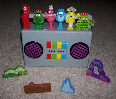 NEW YO GABBA GABBA Boombox Carry Playset With Surprise