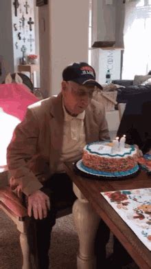 Gif Happy Birthday Old Man in 2021 | Funny happy birthday gif, Funny ...