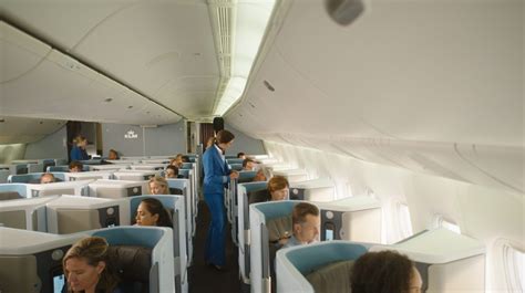 IDEAS: KLM Unveils New Lightweight Business Class Seats