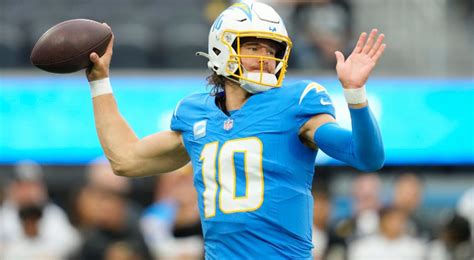 Chargers QB Justin Herbert to have season-ending finger surgery