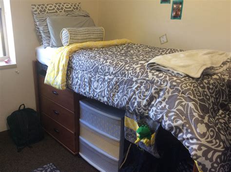 Shelby's NIU New Hall Dorm Room. PRETTY! | Dorm room hacks, Dorm room, Dorm