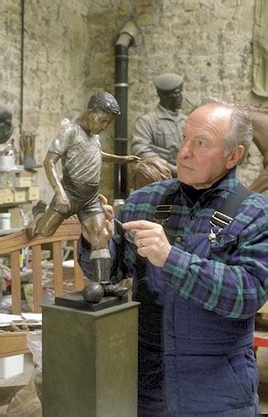 Duncan Edwards » Duncan Edwards Statue, Dudley Town Centre