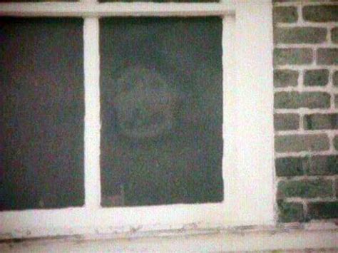 The Lightning Face in the Pickens County Courthouse Window - Exemplore