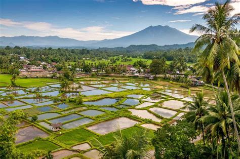 LAKE TOBA & SAMOSIR ISLAND (IN THE FOOTSTEPS OF THE BATAK) - Travel magazine for a curious ...