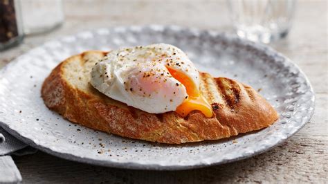 Poached eggs recipe - BBC Food