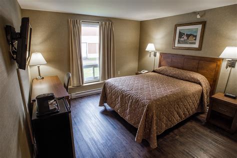 Standard Room (One Queen-Size Bed) | Marystown Hotel & Convention Centre