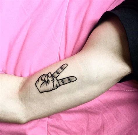 Peace Sign Tattoo … | Peace sign tattoos, Tattoos for guys, Finger tattoos