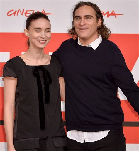 Does Joaquin Phoenix Have a Wife? Details on the Actor’s Relationship ...